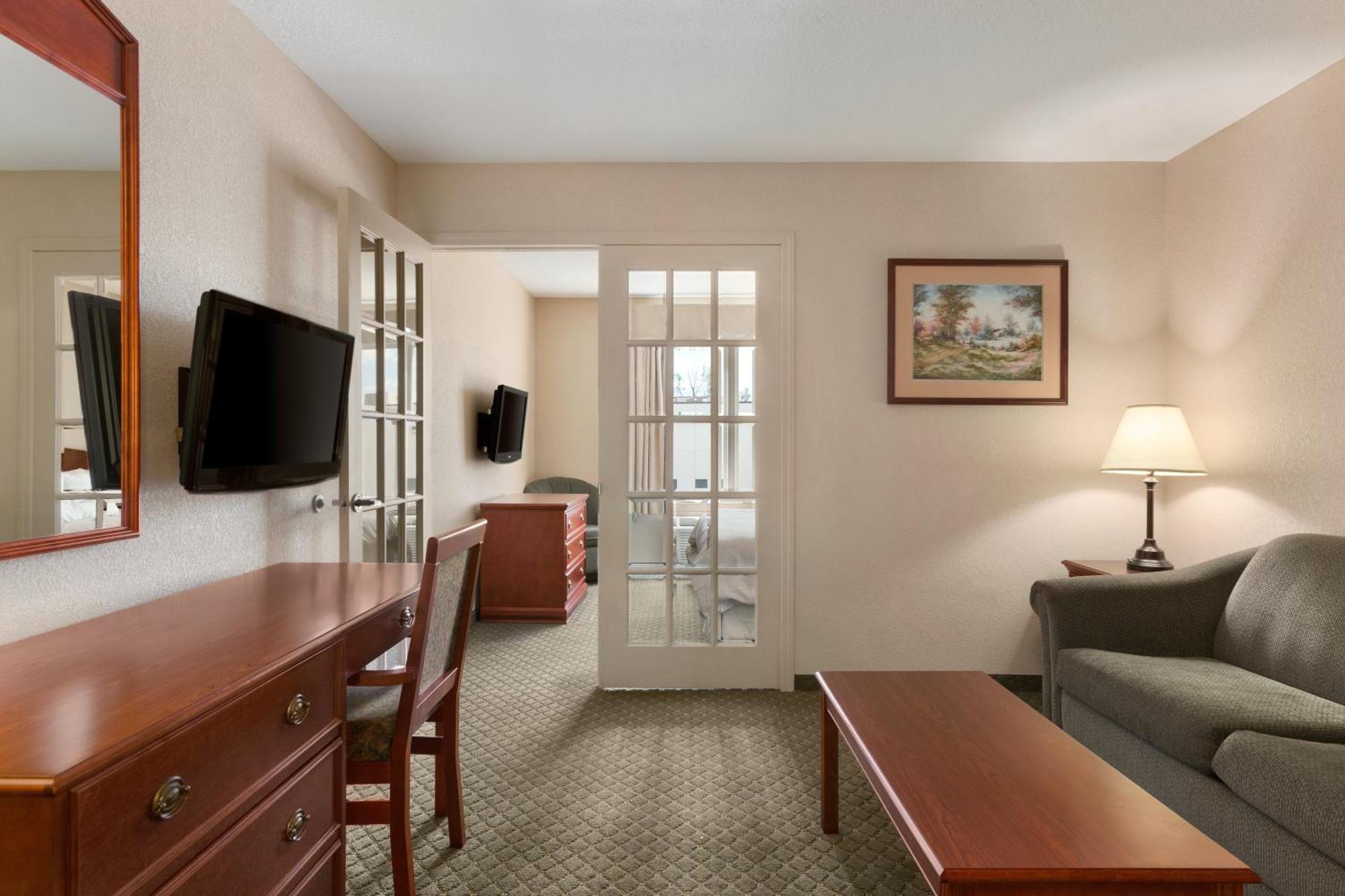 Days Inn & Suites By Wyndham Winkler Extérieur photo