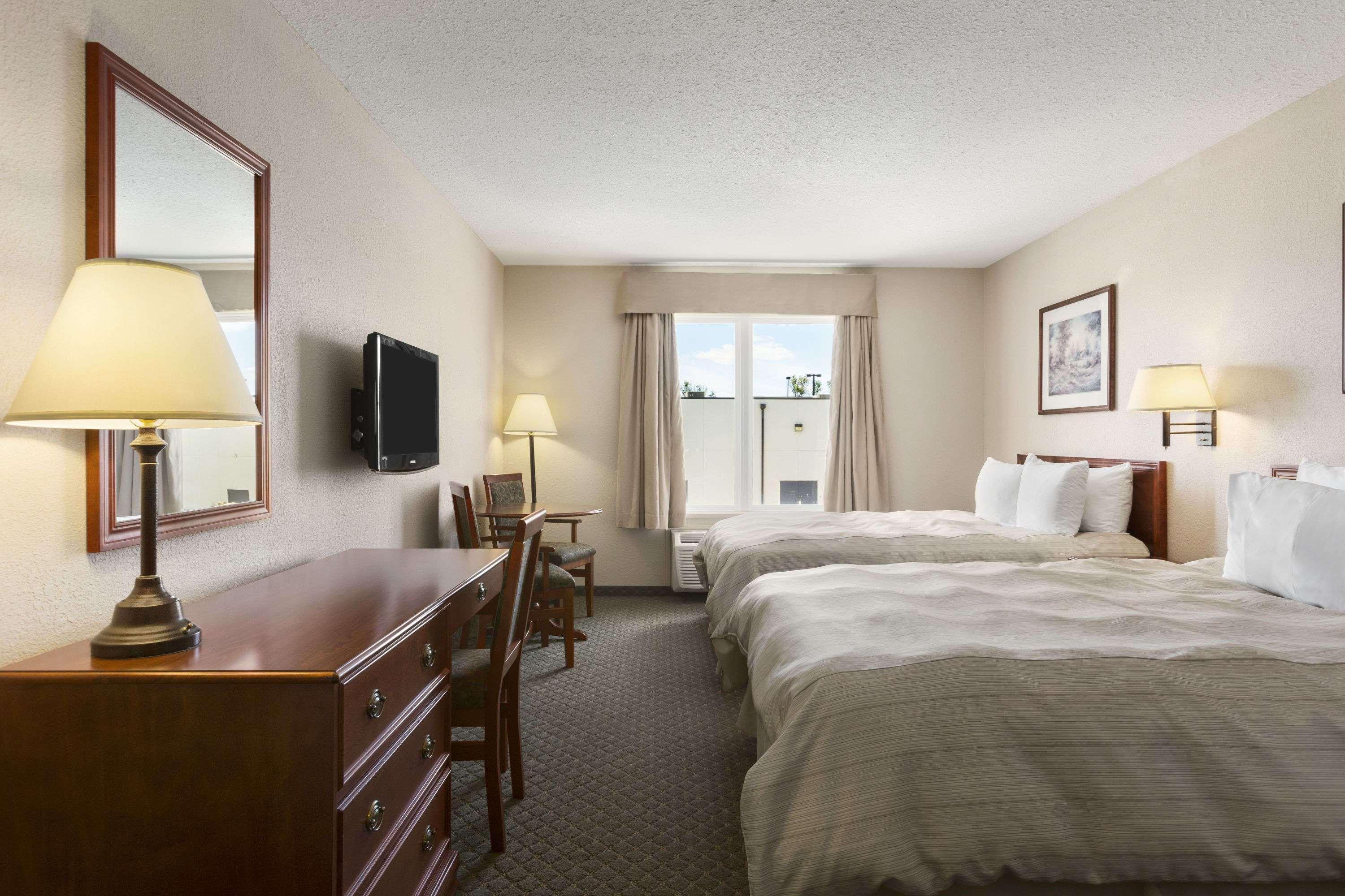 Days Inn & Suites By Wyndham Winkler Extérieur photo