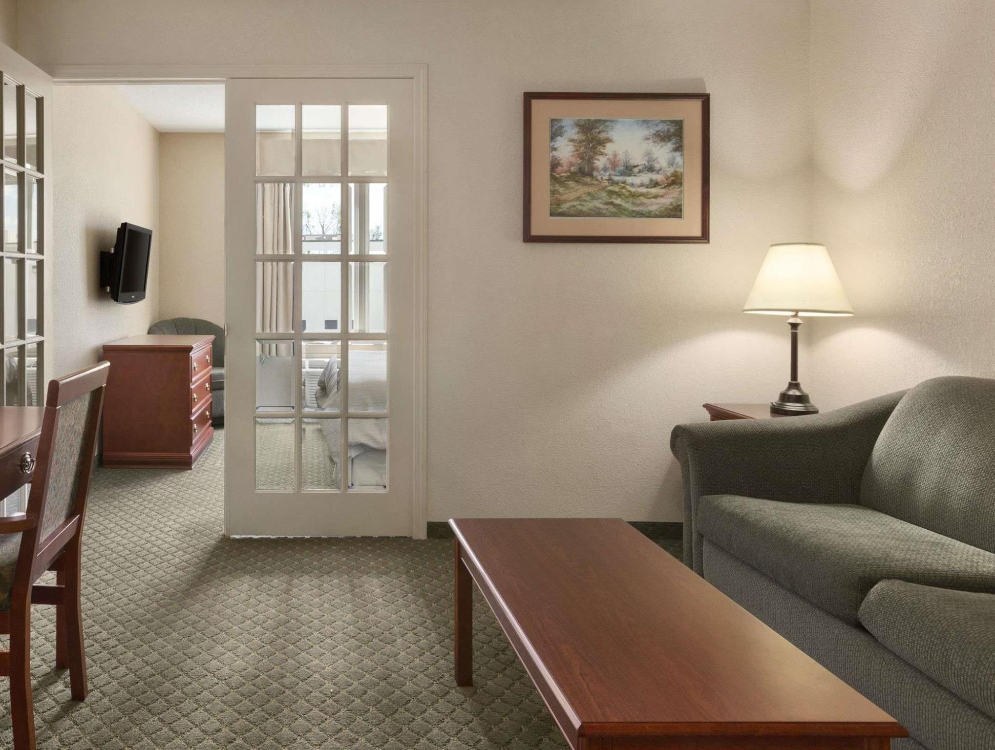 Days Inn & Suites By Wyndham Winkler Extérieur photo