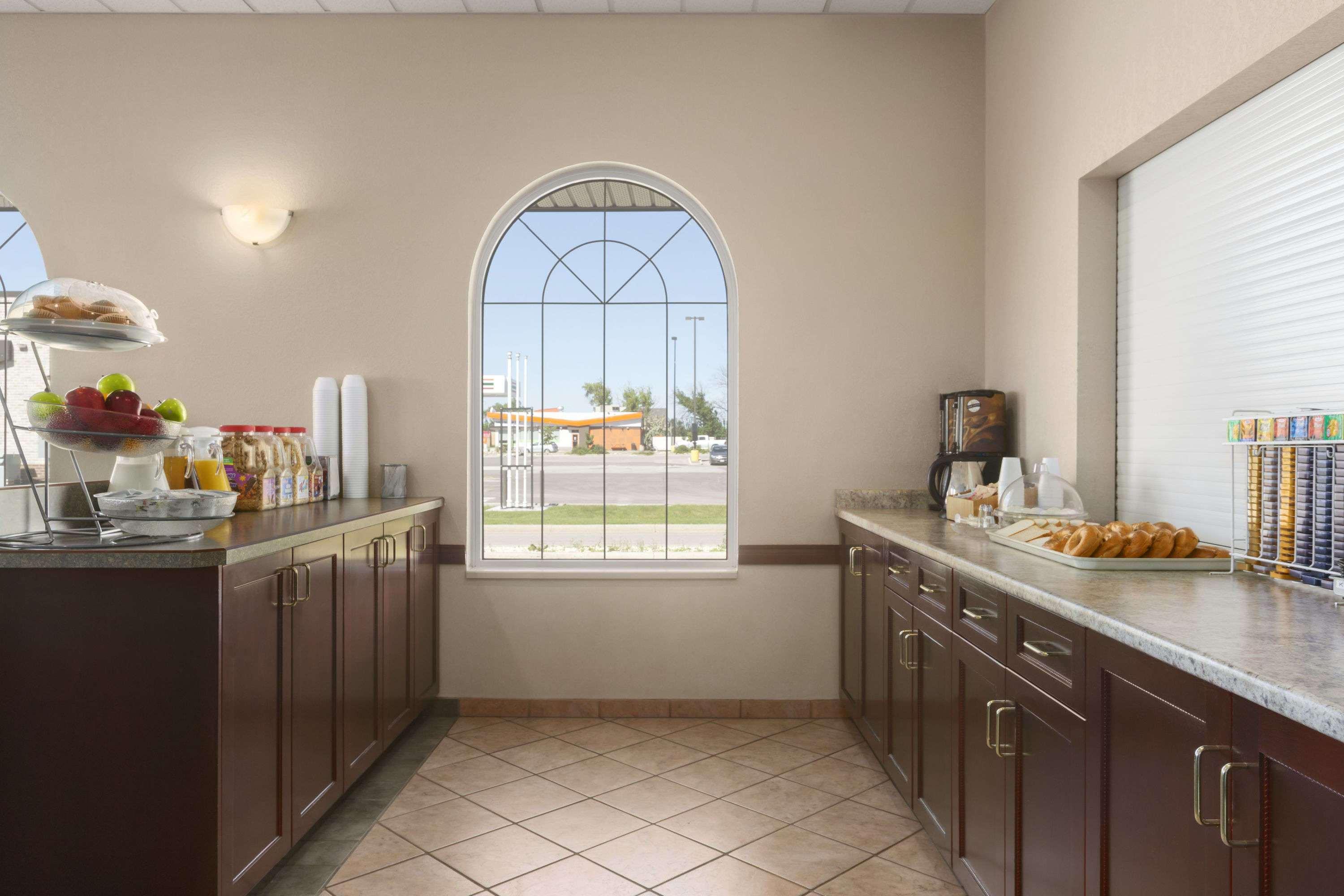 Days Inn & Suites By Wyndham Winkler Extérieur photo