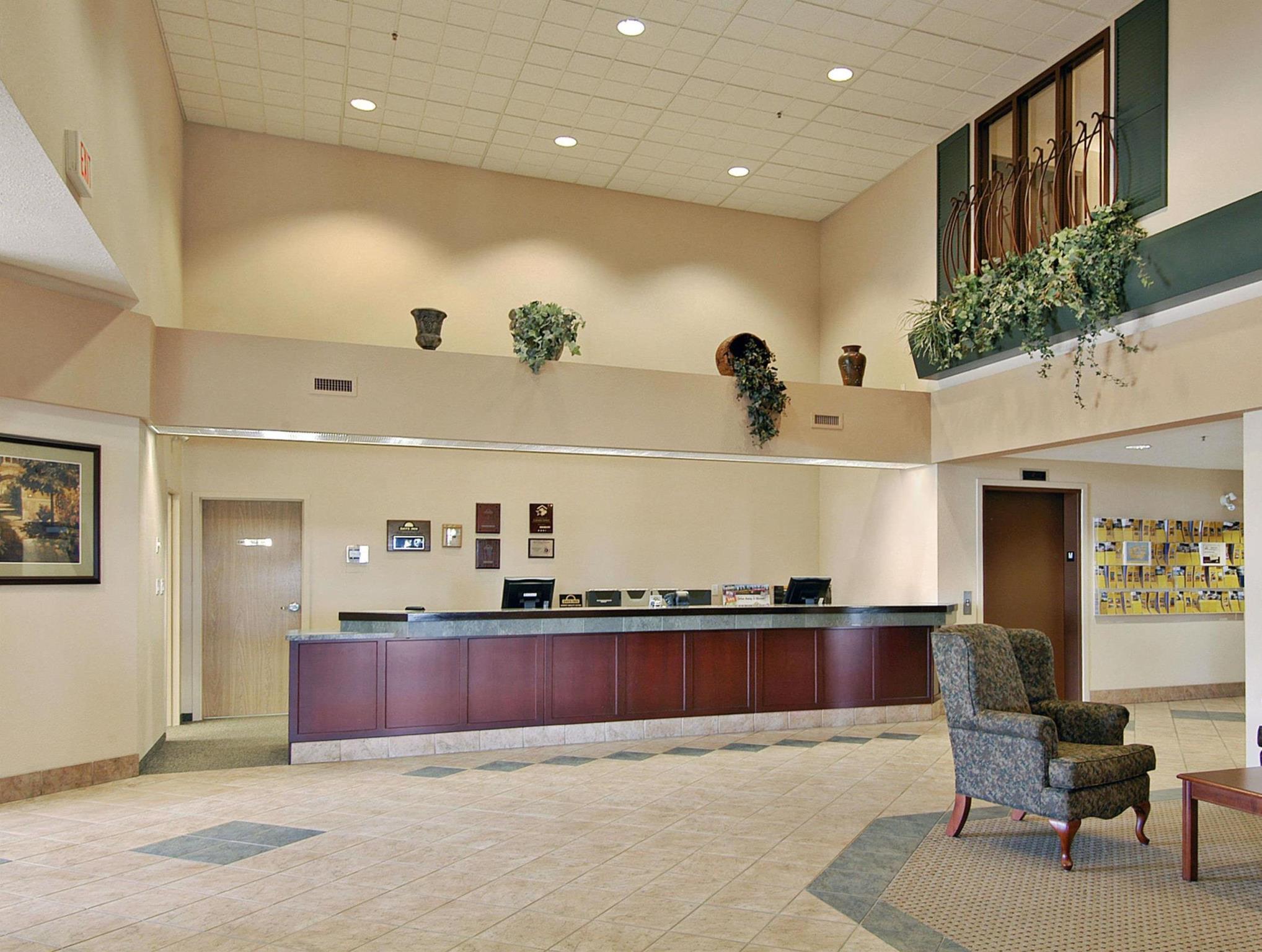 Days Inn & Suites By Wyndham Winkler Extérieur photo