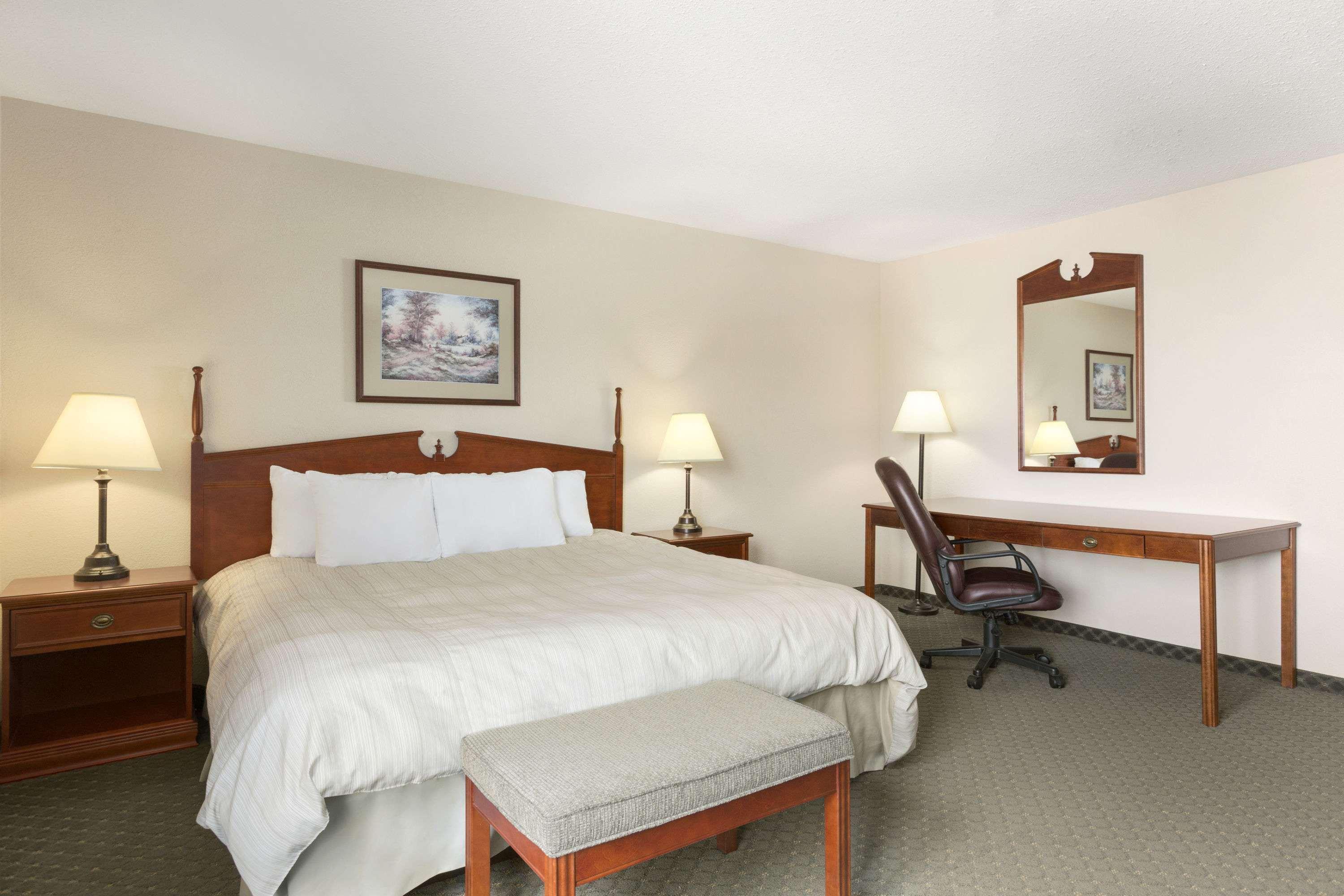 Days Inn & Suites By Wyndham Winkler Extérieur photo