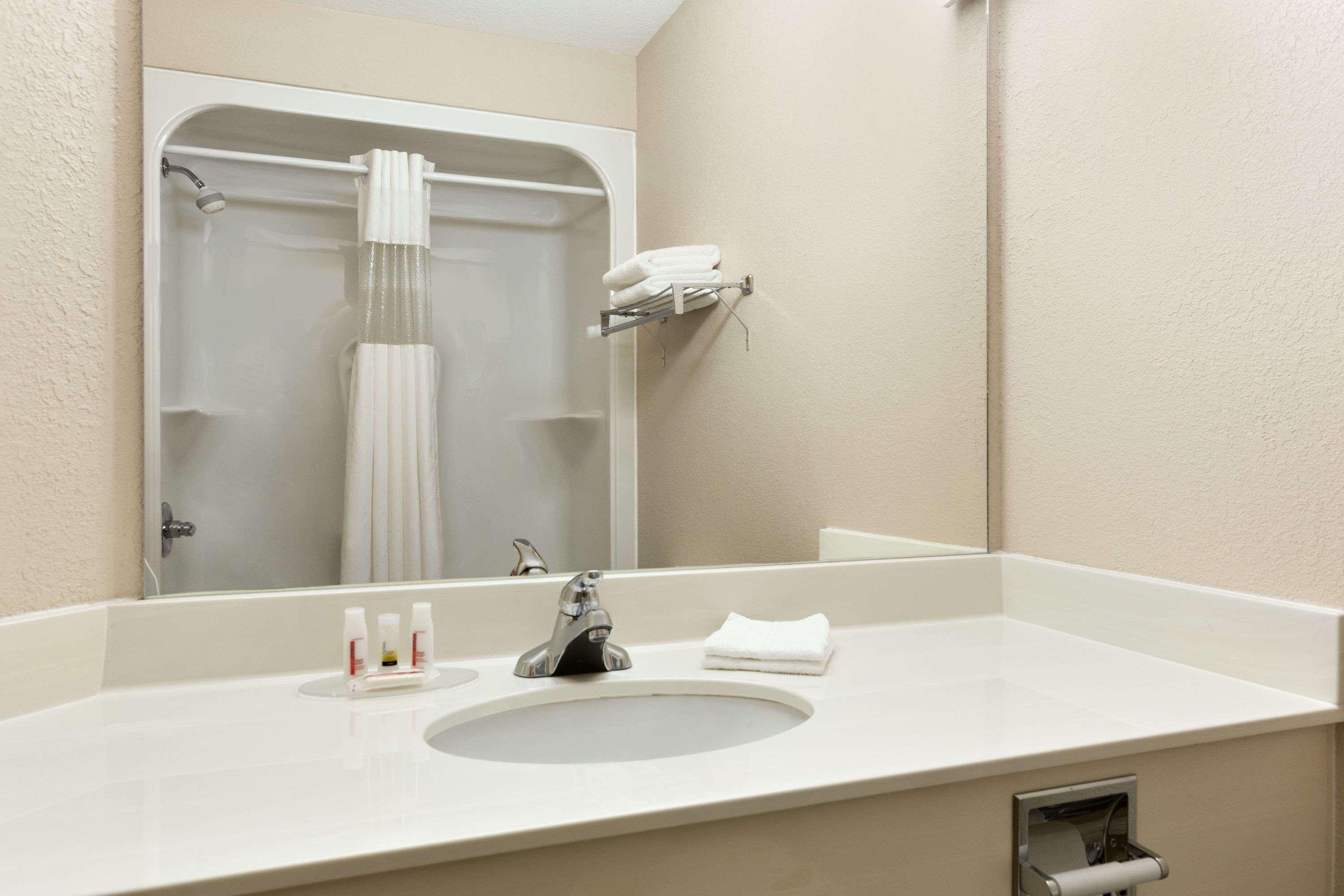 Days Inn & Suites By Wyndham Winkler Extérieur photo